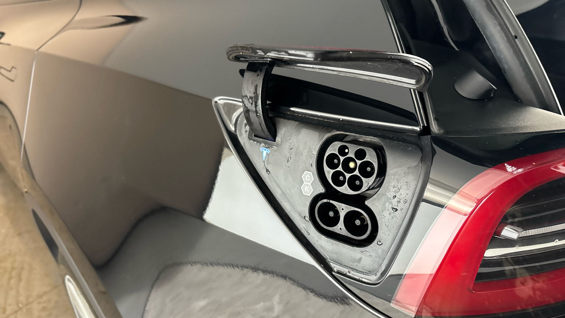 4027610 Long Range AWD 5dr Auto