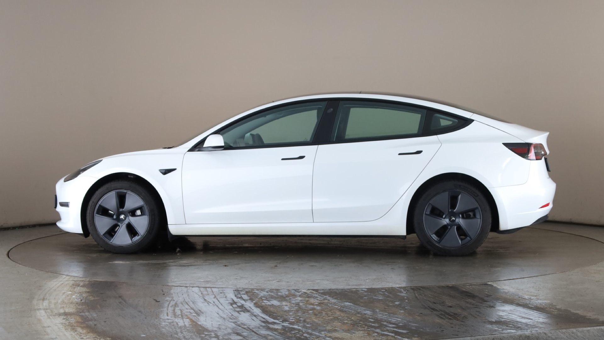 4020861 Long Range RWD 4dr Auto