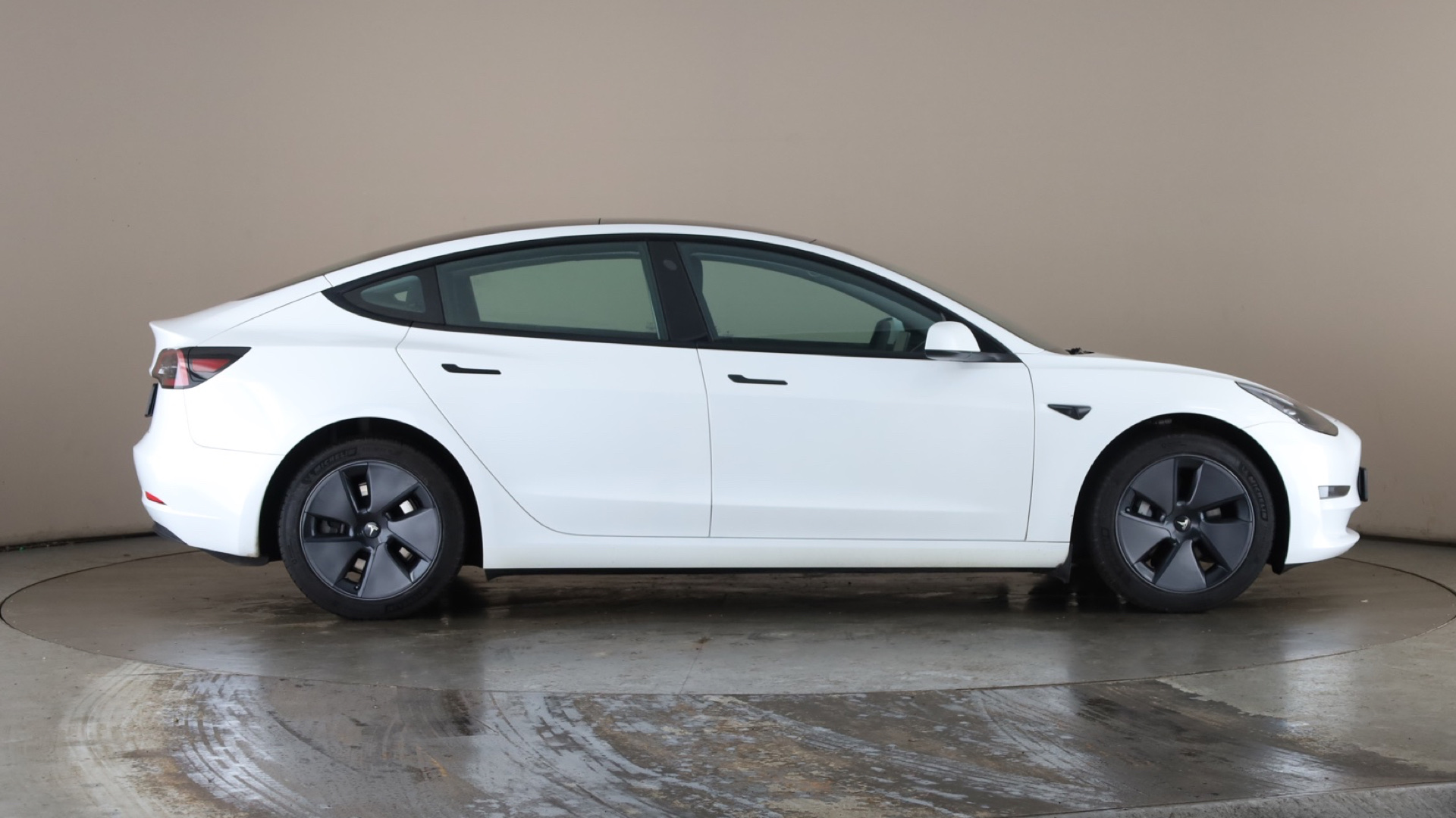 4020861 Long Range RWD 4dr Auto