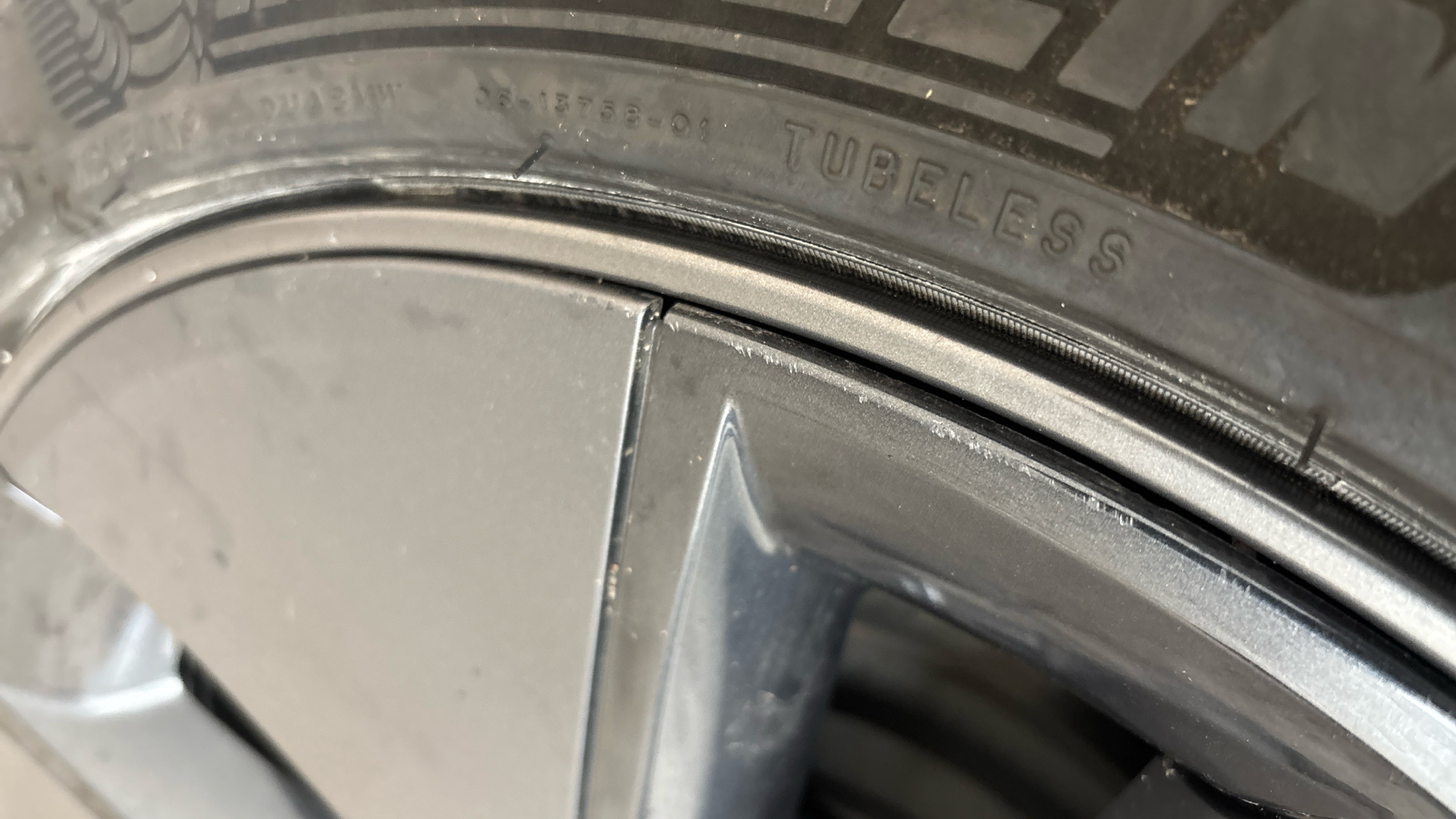 4020861 Long Range RWD 4dr Auto