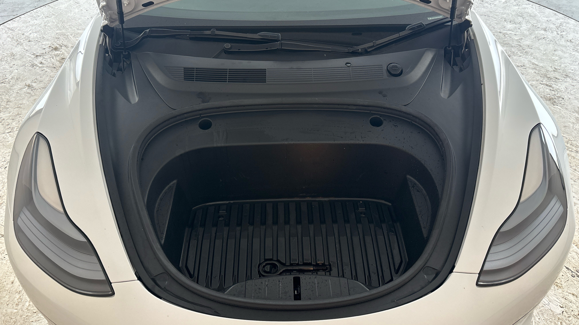 4020861 Long Range RWD 4dr Auto