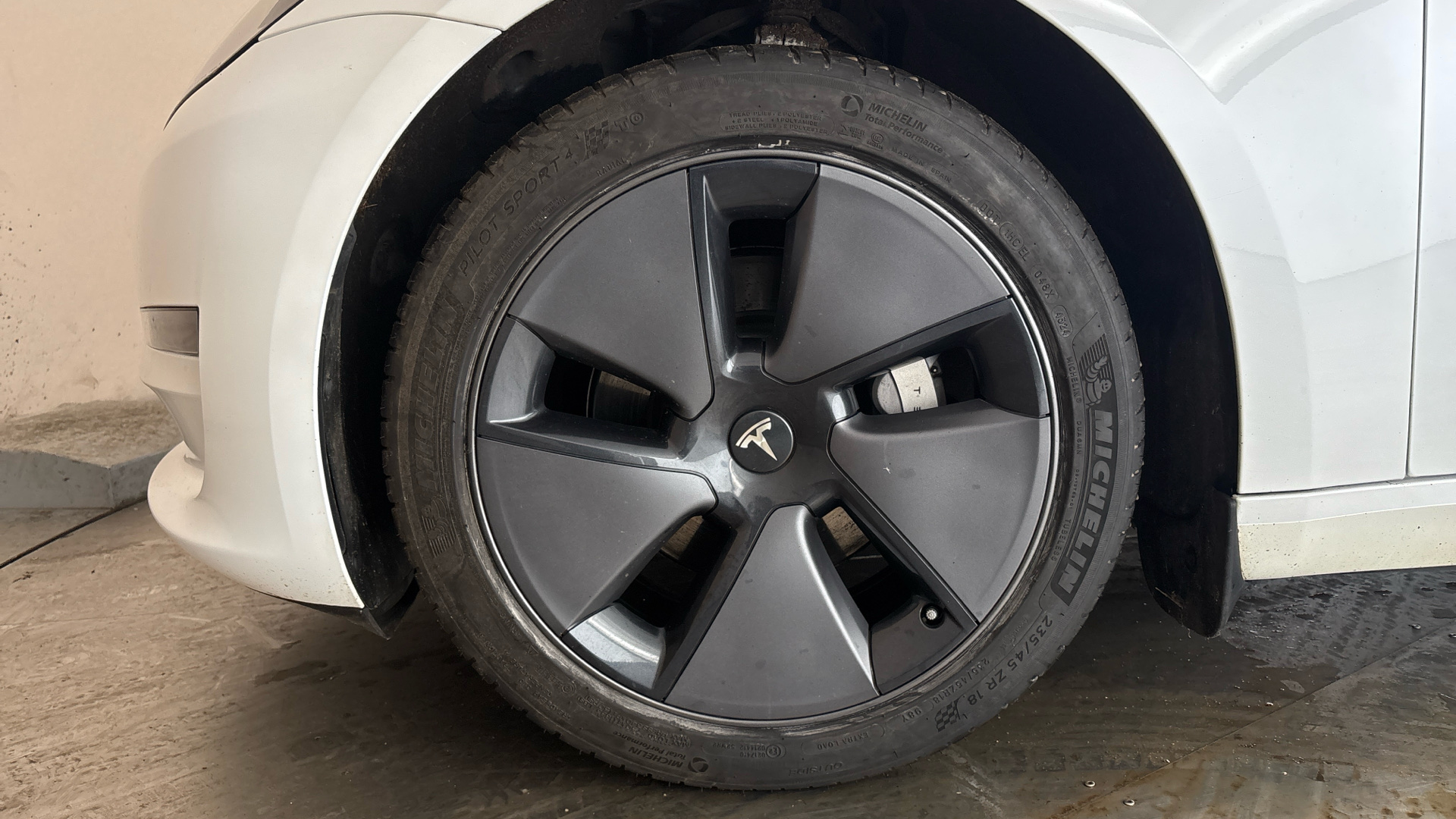 4020861 Long Range RWD 4dr Auto