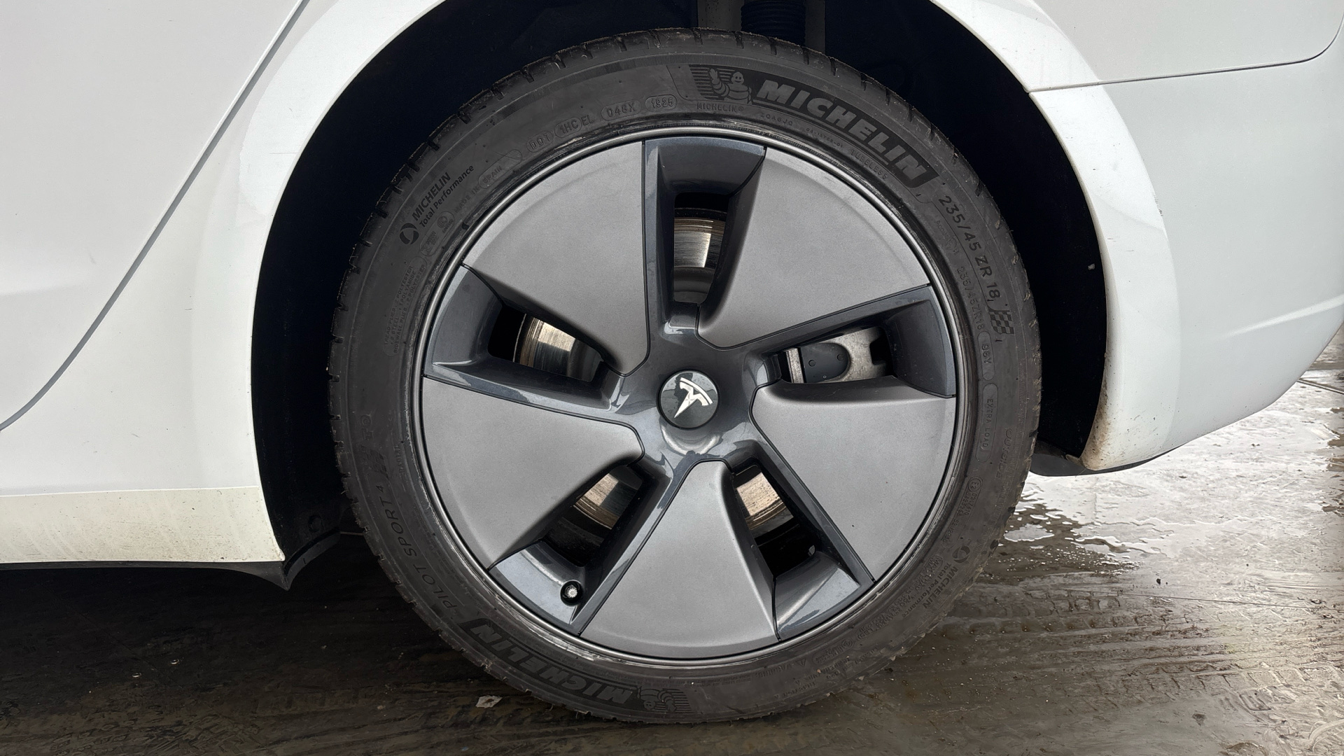 4020861 Long Range RWD 4dr Auto