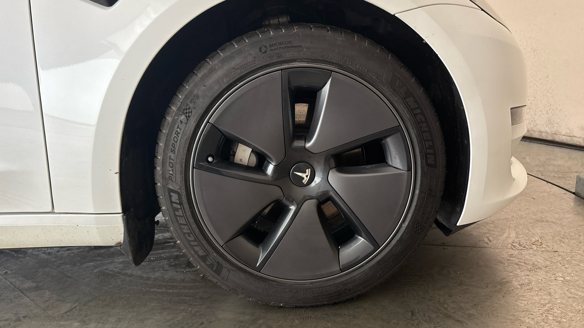 4020861 Long Range RWD 4dr Auto