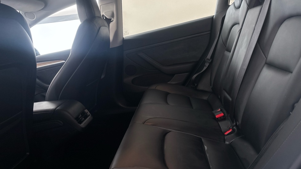 Tesla Model 3 Image 14
