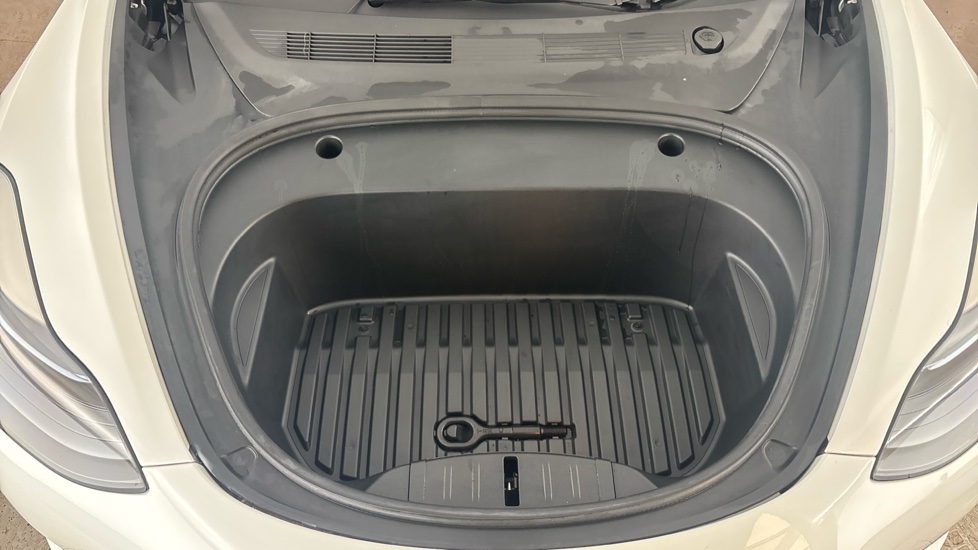 Tesla Model 3 Image 16