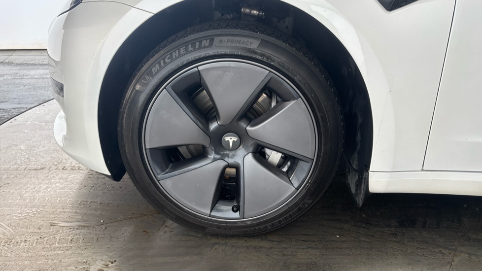 Tesla Model 3 Image 17