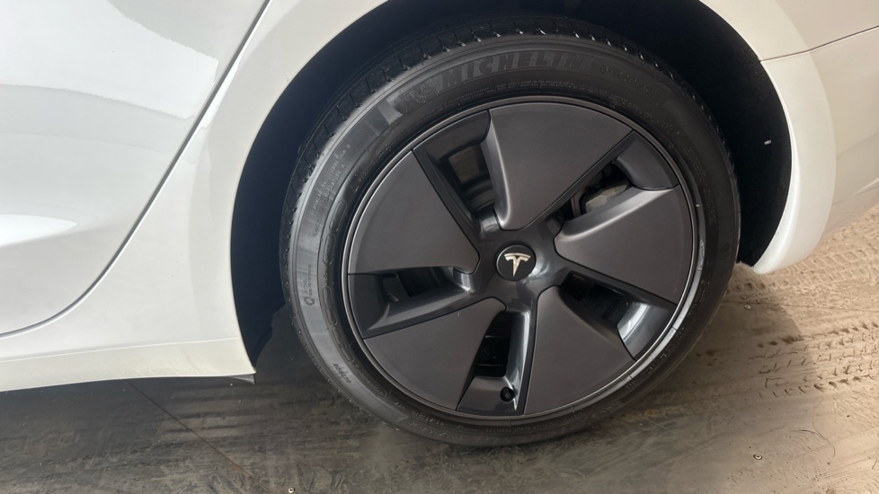 Tesla Model 3 Image 18