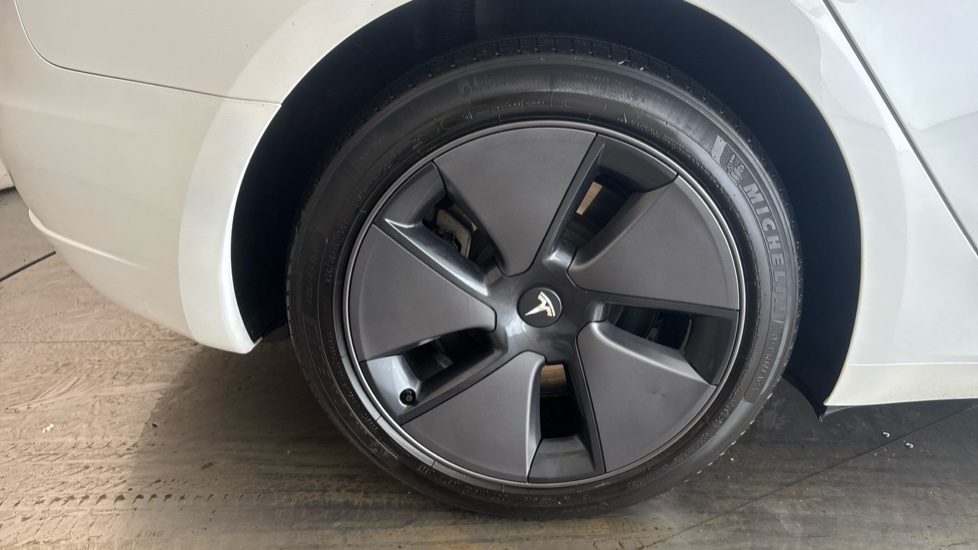 Tesla Model 3 Image 19