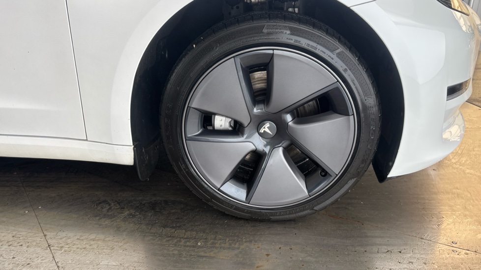 Tesla Model 3 Image 20