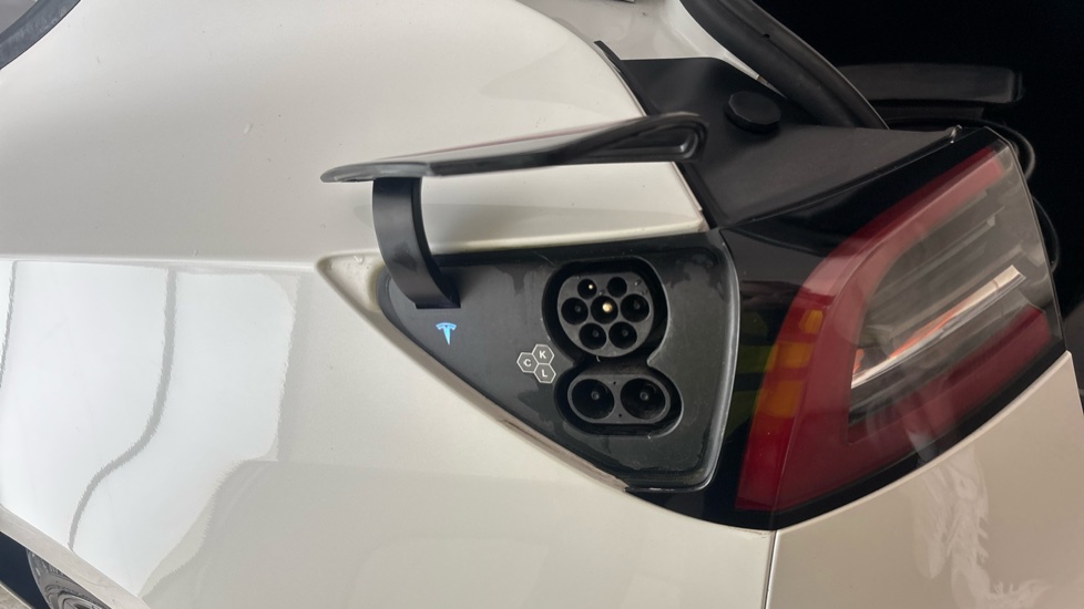 Tesla Model 3 Image 21