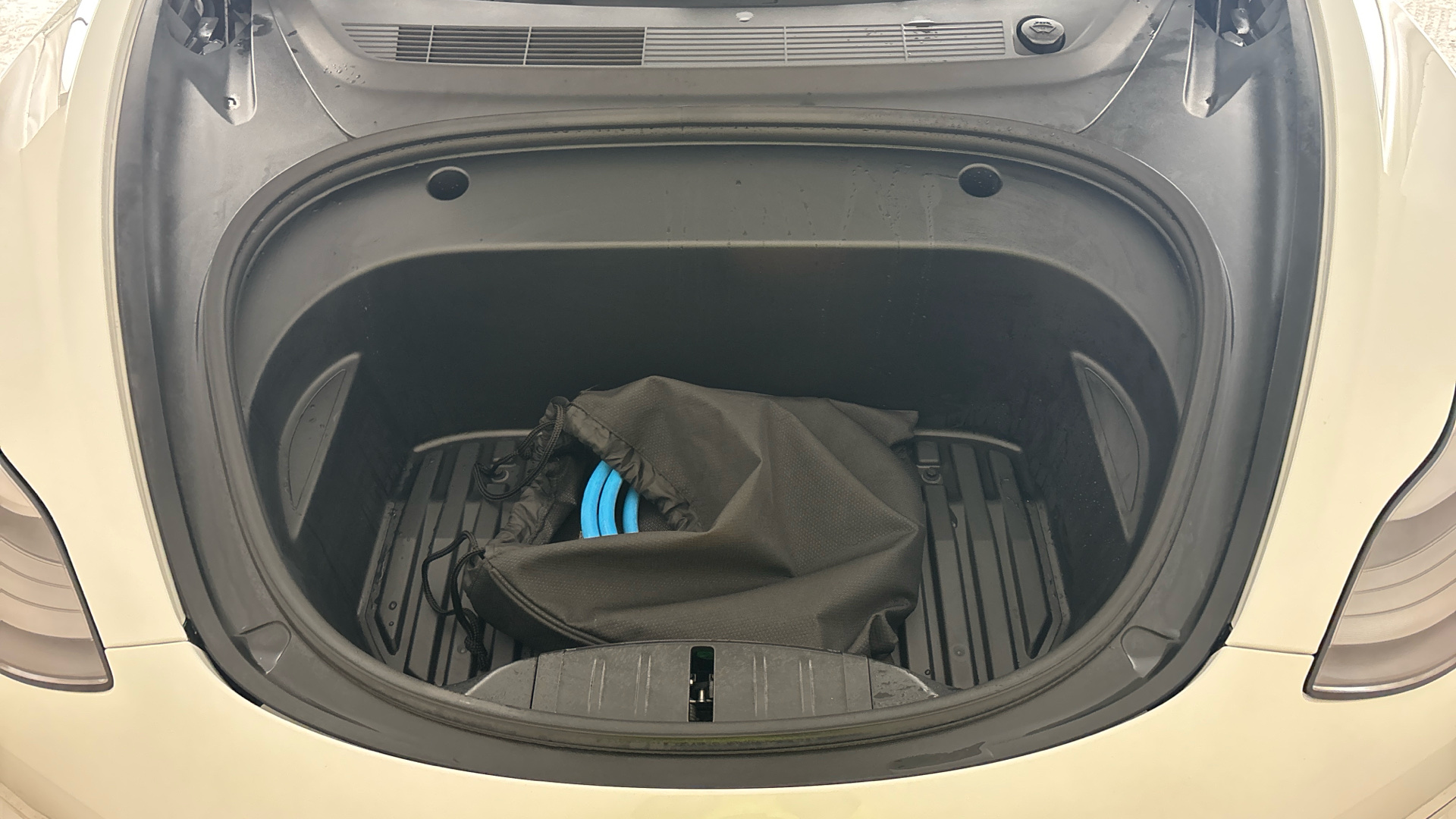 4027574 Long Range AWD 4dr Auto