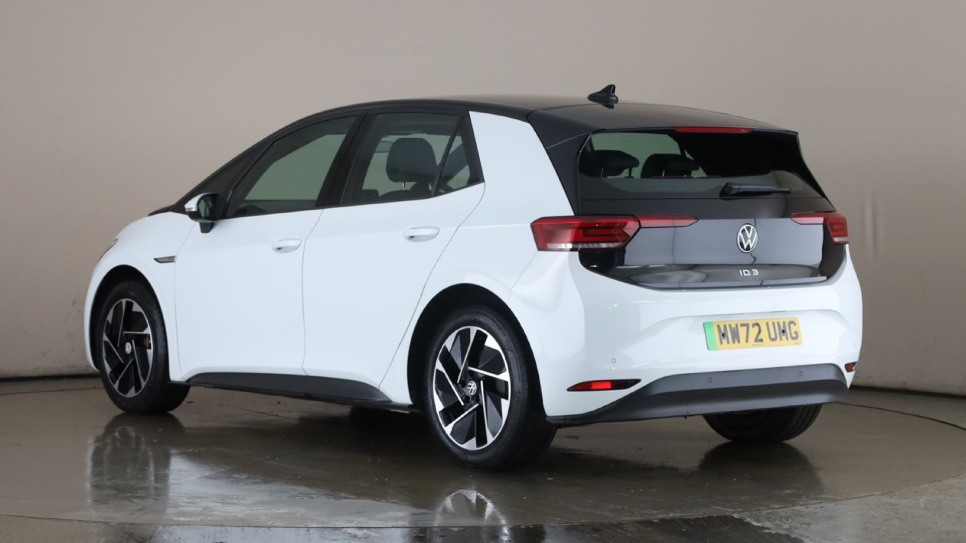 4020862 150kW Life Pro Performance 58kWh 5dr Auto