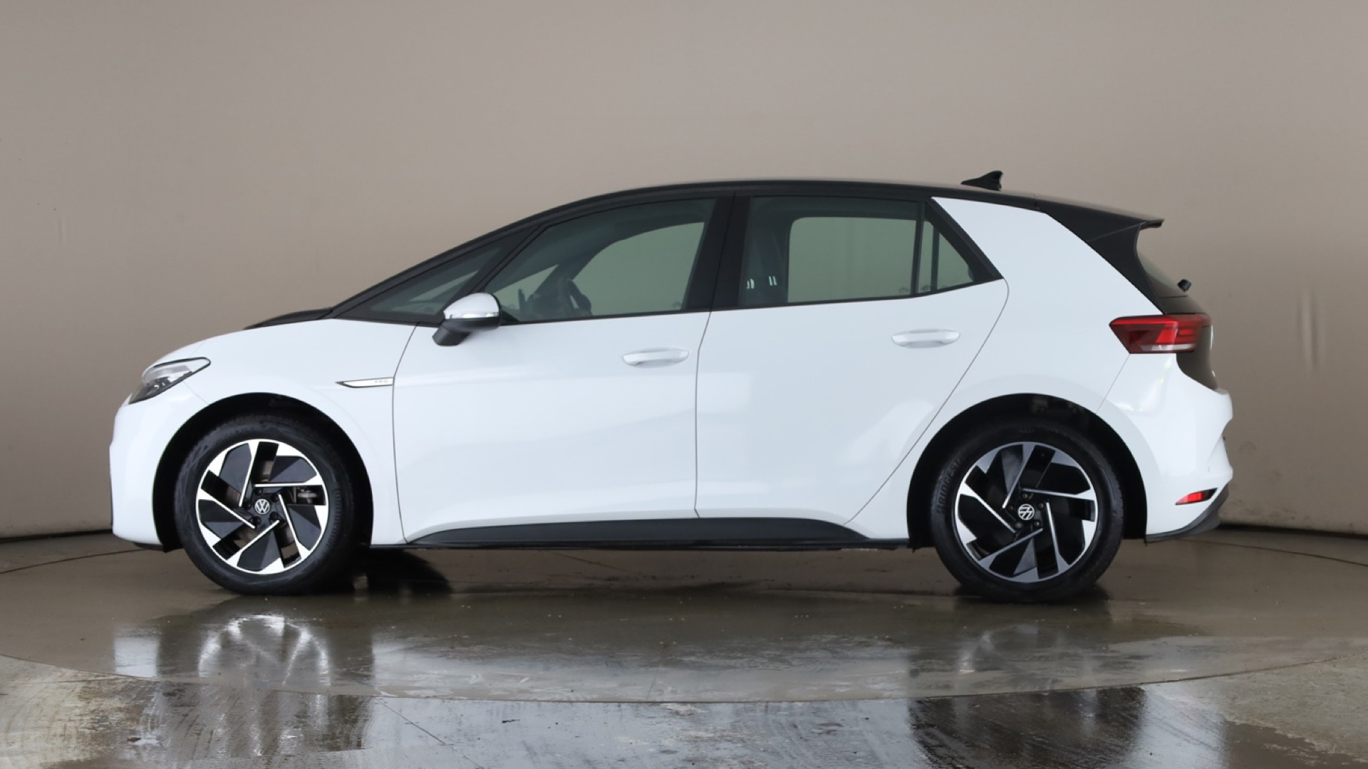 4020862 150kW Life Pro Performance 58kWh 5dr Auto