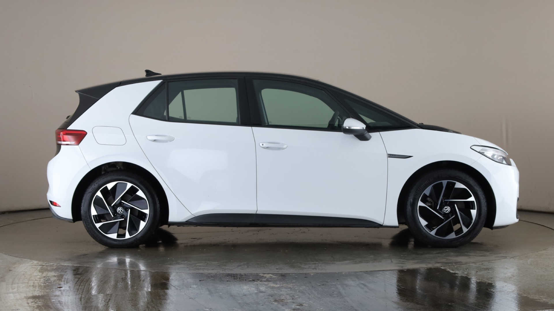 4020862 150kW Life Pro Performance 58kWh 5dr Auto