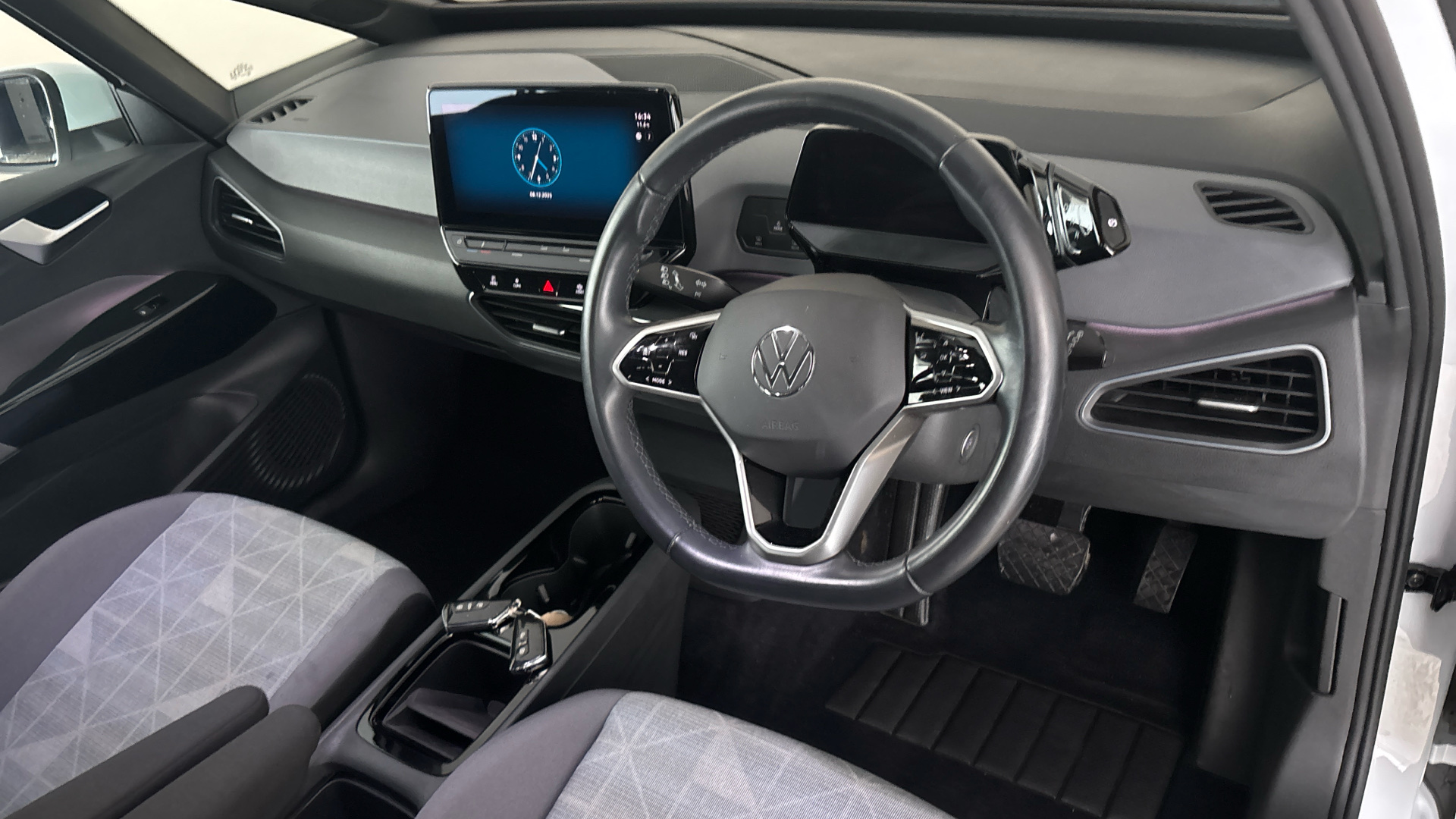 4020862 150kW Life Pro Performance 58kWh 5dr Auto