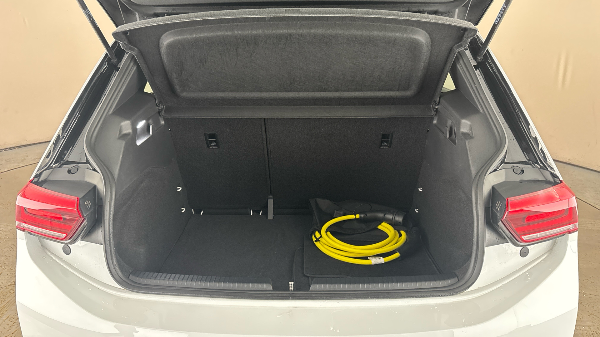 4020862 150kW Life Pro Performance 58kWh 5dr Auto