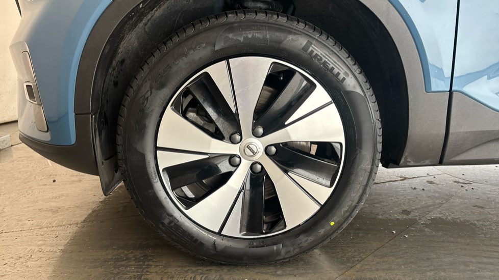 VOLVO XC40 Image 17