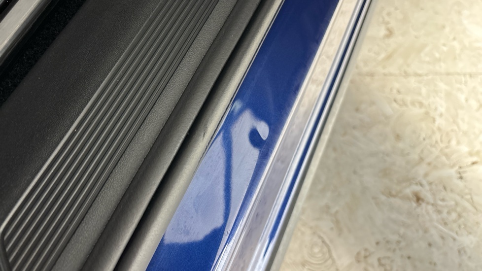 VOLKSWAGEN ID.4 Dent