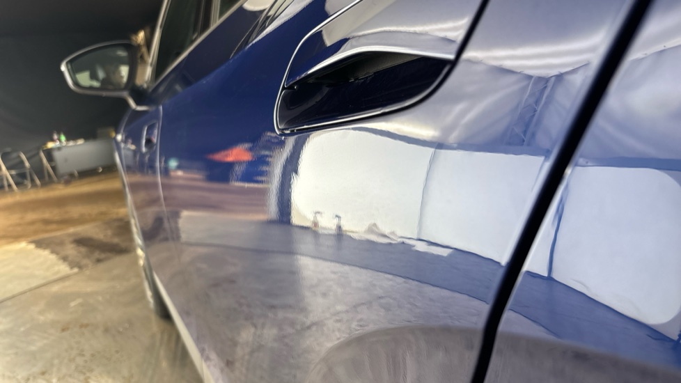 VOLKSWAGEN ID.4 Dent