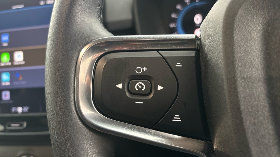 VOLVO C40 Cruise control