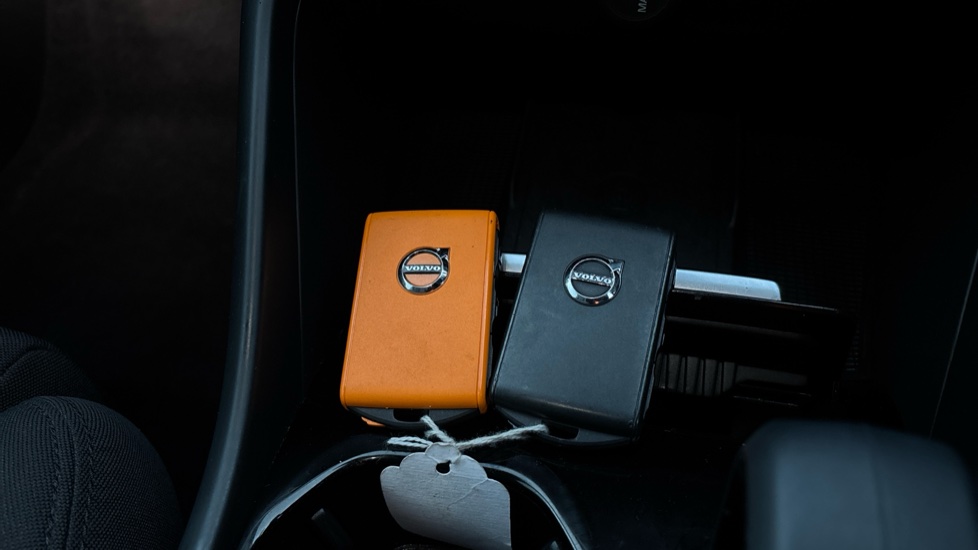 VOLVO C40 2 keys available