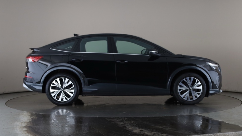 AUDI Q4 Image 6