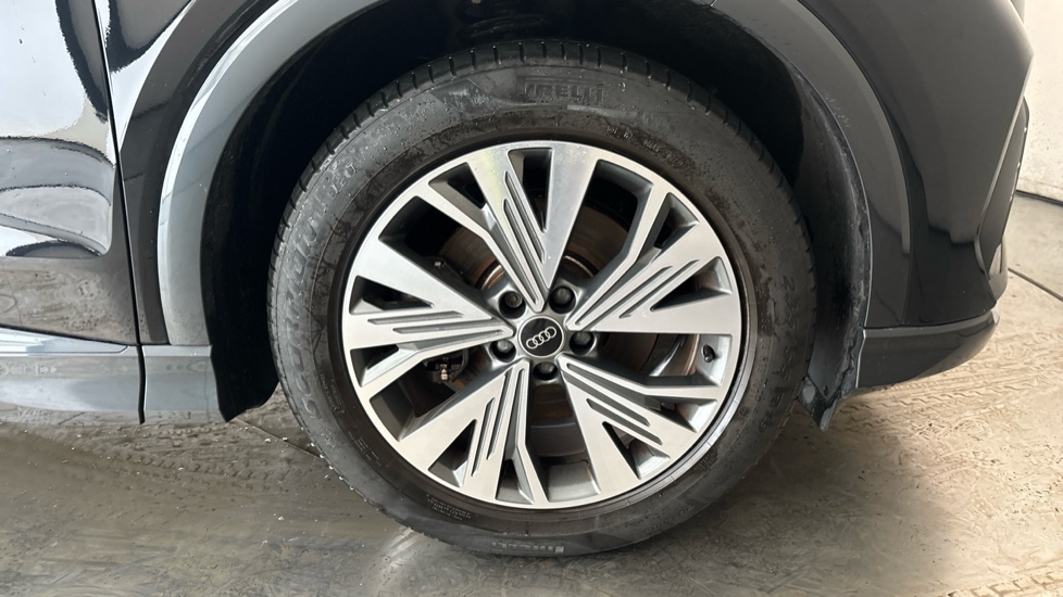 AUDI Q4 Image 20