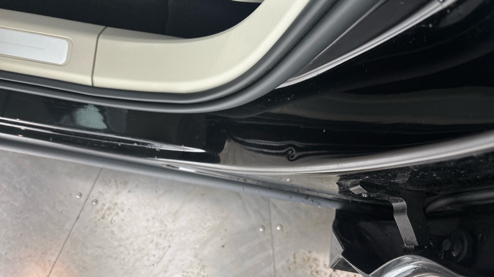VOLVO XC60 dent