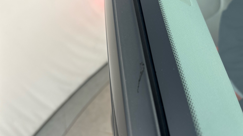 VOLVO XC60 scratch