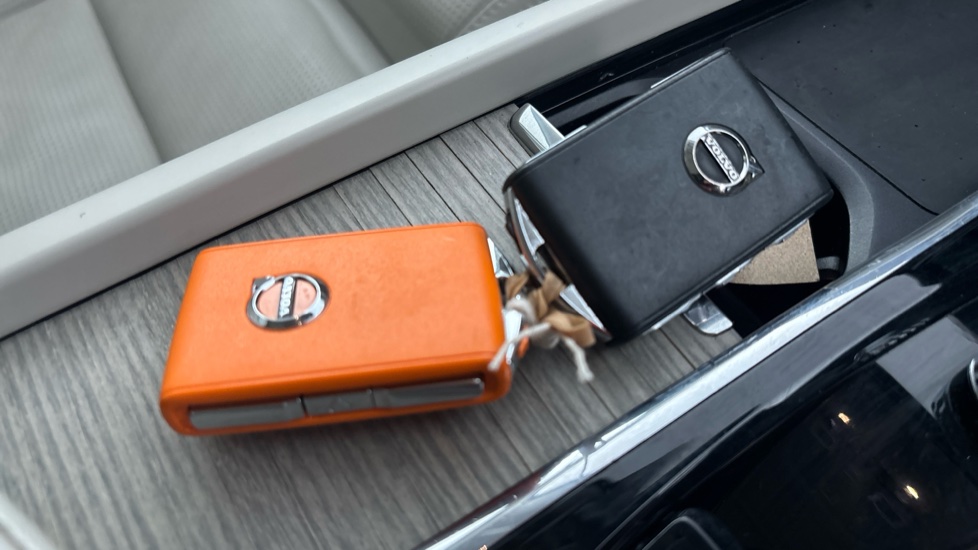 VOLVO XC60 2 keys