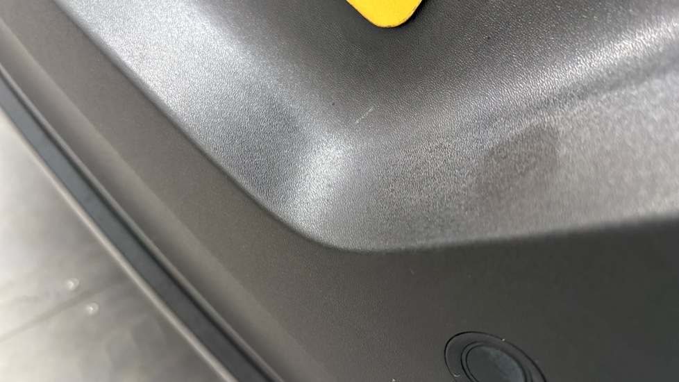 VOLVO C40 scratches
