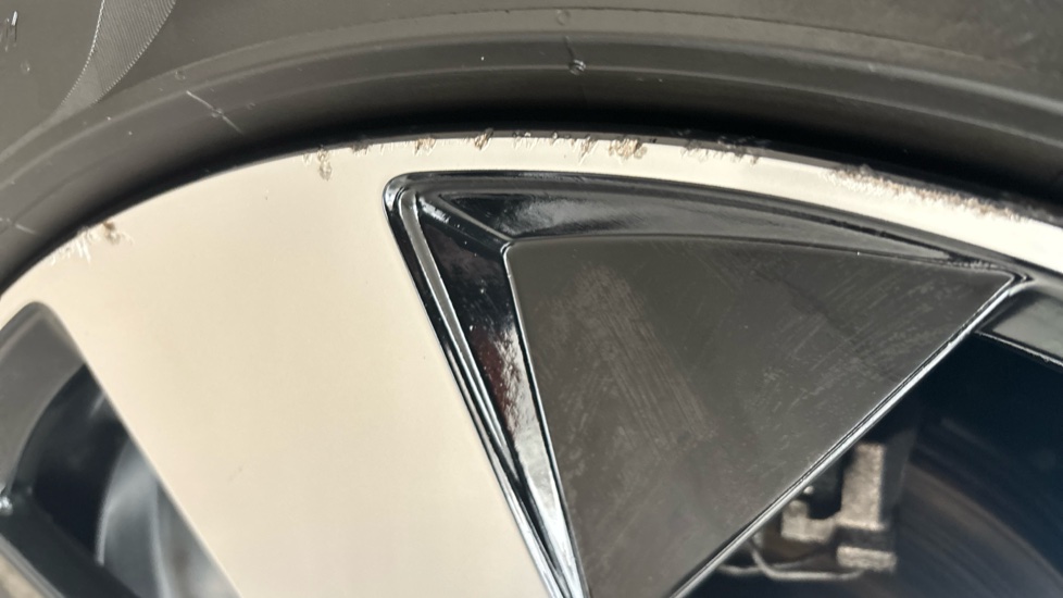 VOLVO C40 scuffs