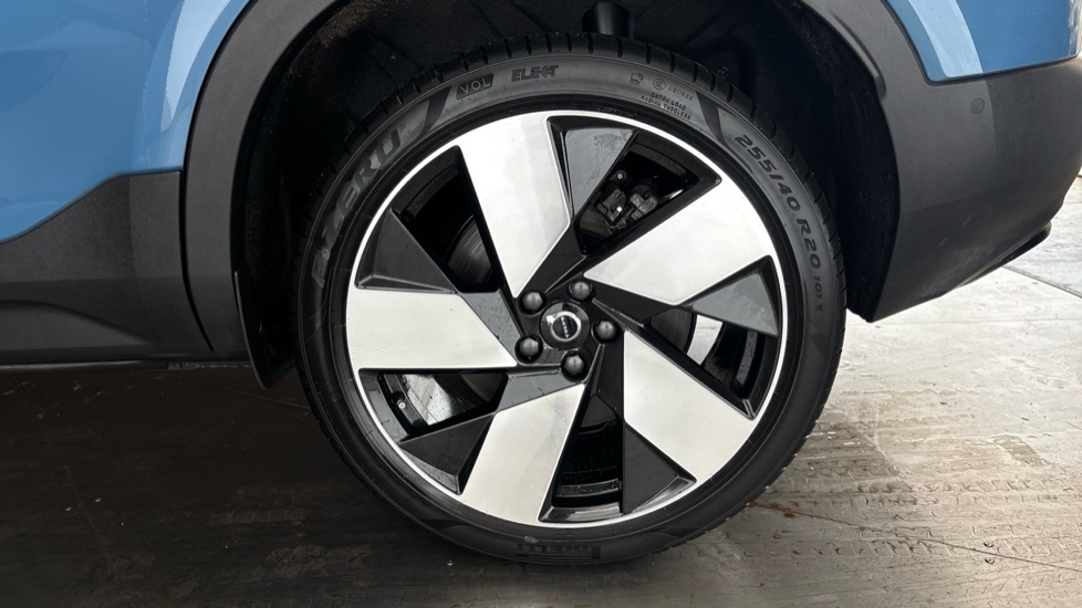 VOLVO C40 Image 18