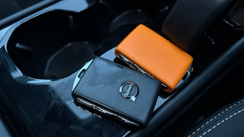 VOLVO C40 2 keys
