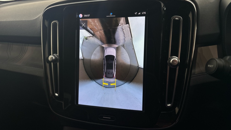 VOLVO C40 reverse camera