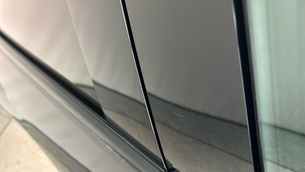 AUDI Q4 Scratches