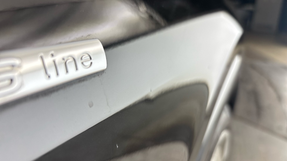 AUDI Q4 Dent and chips