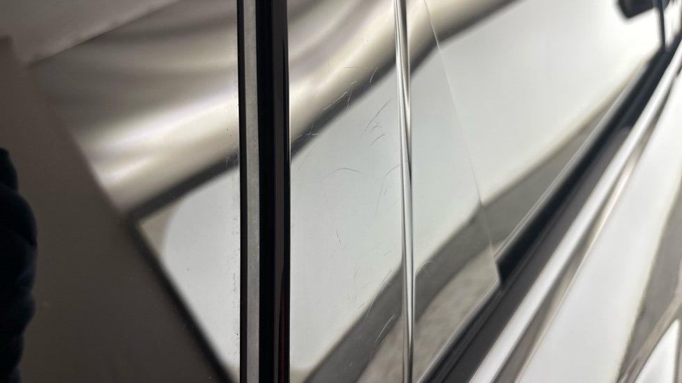AUDI Q4 Scratches