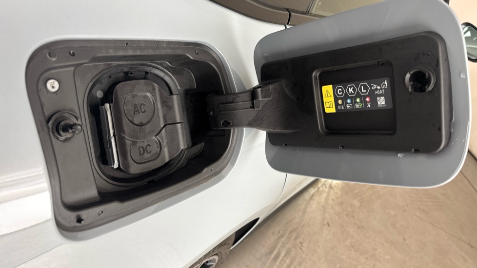 BMW I4 Image 21