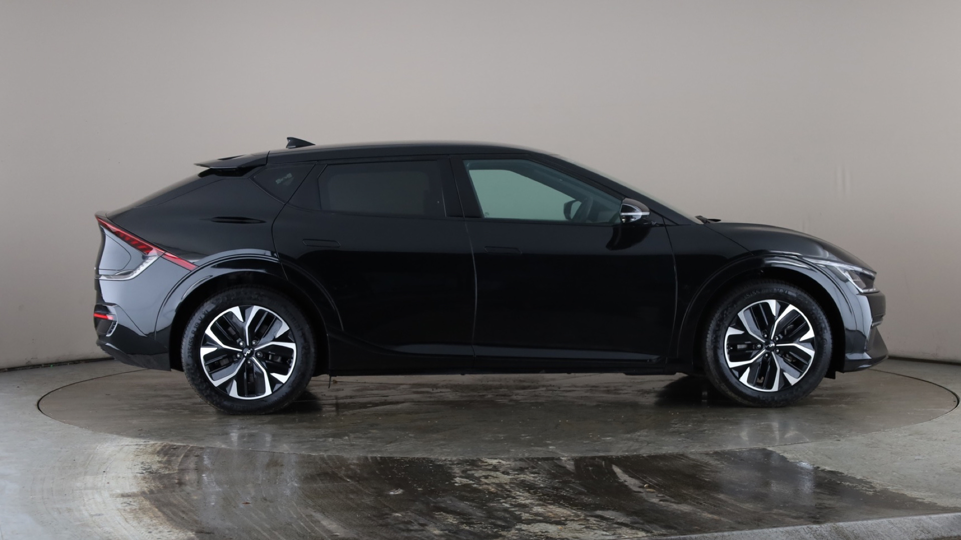 4020809 166kW GT Line 77.4kWh 5dr Auto