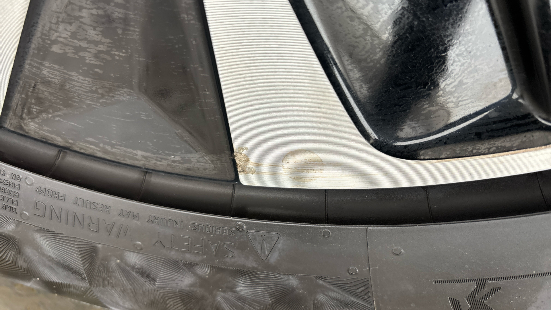 4020809 166kW GT Line 77.4kWh 5dr Auto