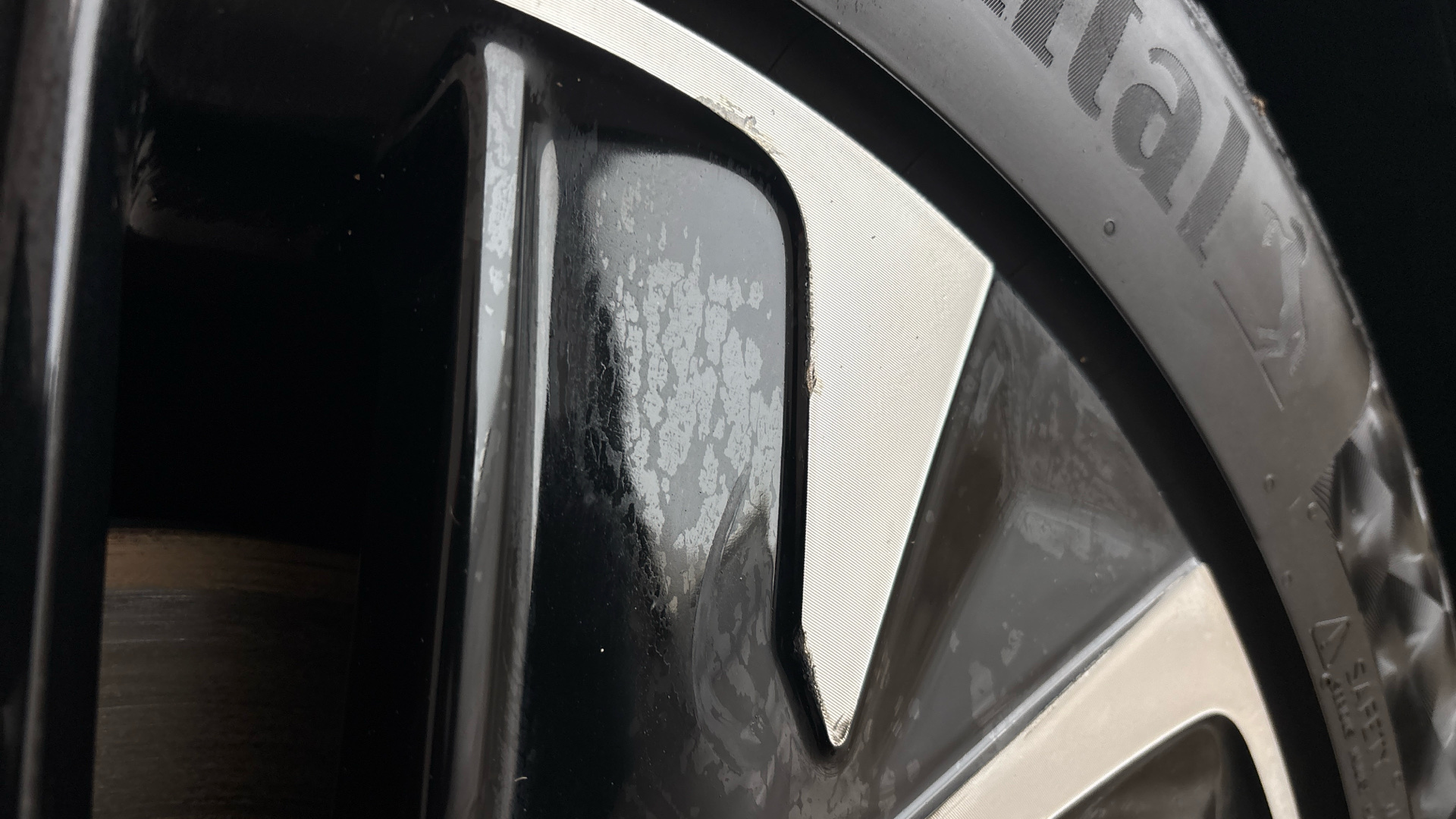 4020809 166kW GT Line 77.4kWh 5dr Auto