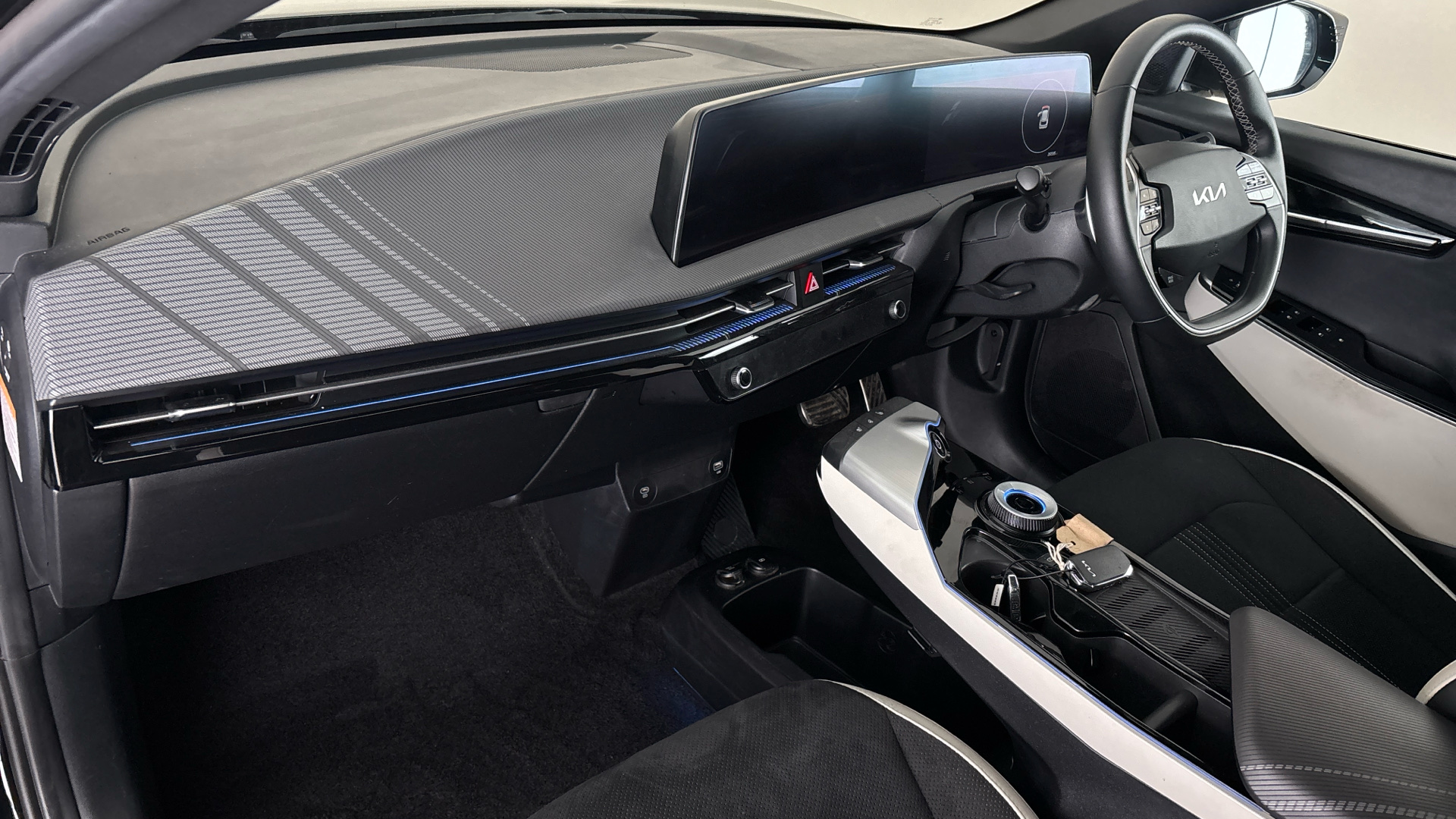 4020809 166kW GT Line 77.4kWh 5dr Auto