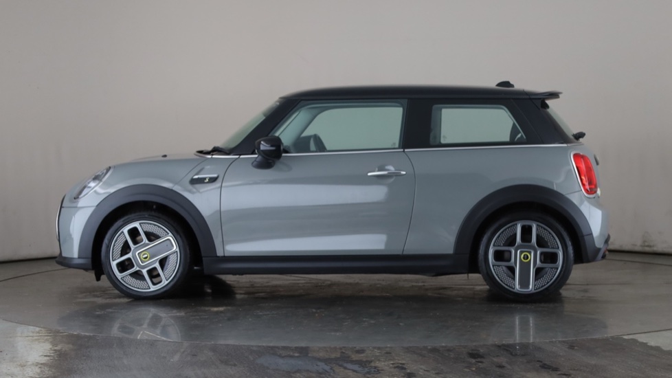 MINI HATCHBACK Image 2