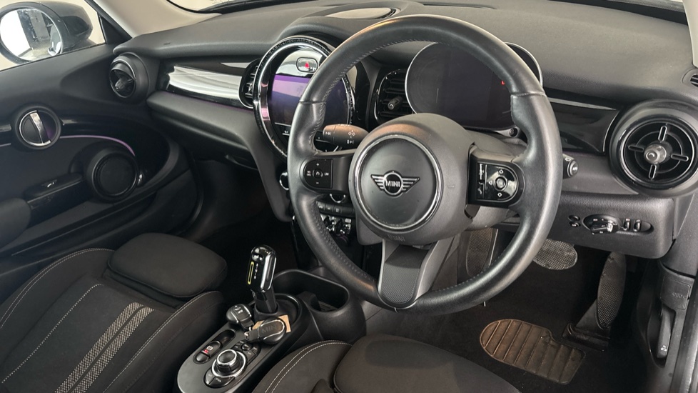 MINI HATCHBACK Image 9