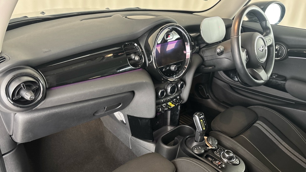 MINI HATCHBACK Image 10