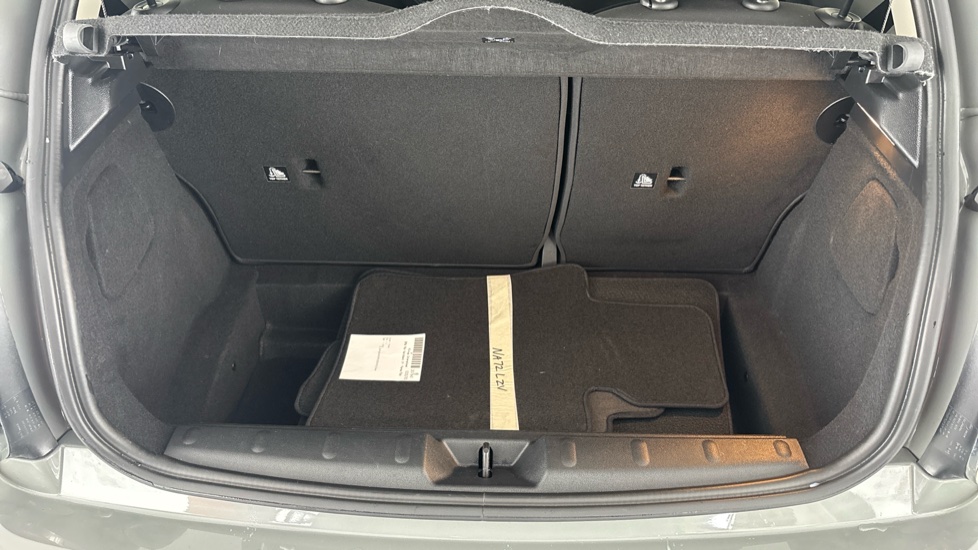 MINI HATCHBACK Image 15