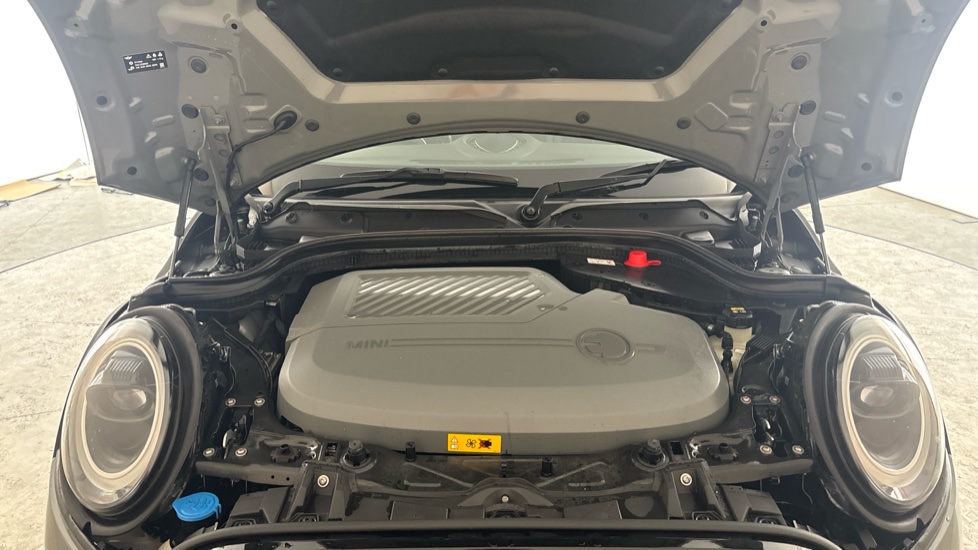 MINI HATCHBACK Image 16