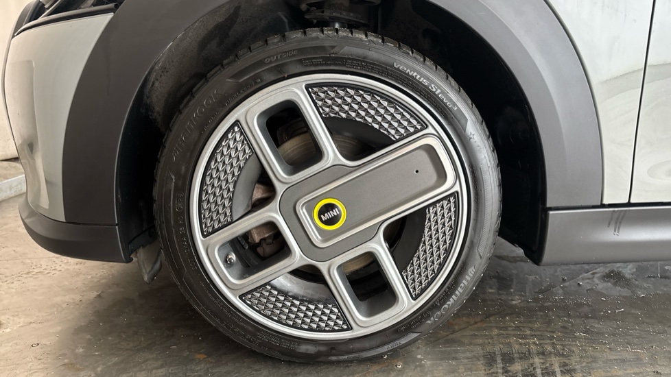 MINI HATCHBACK Image 17